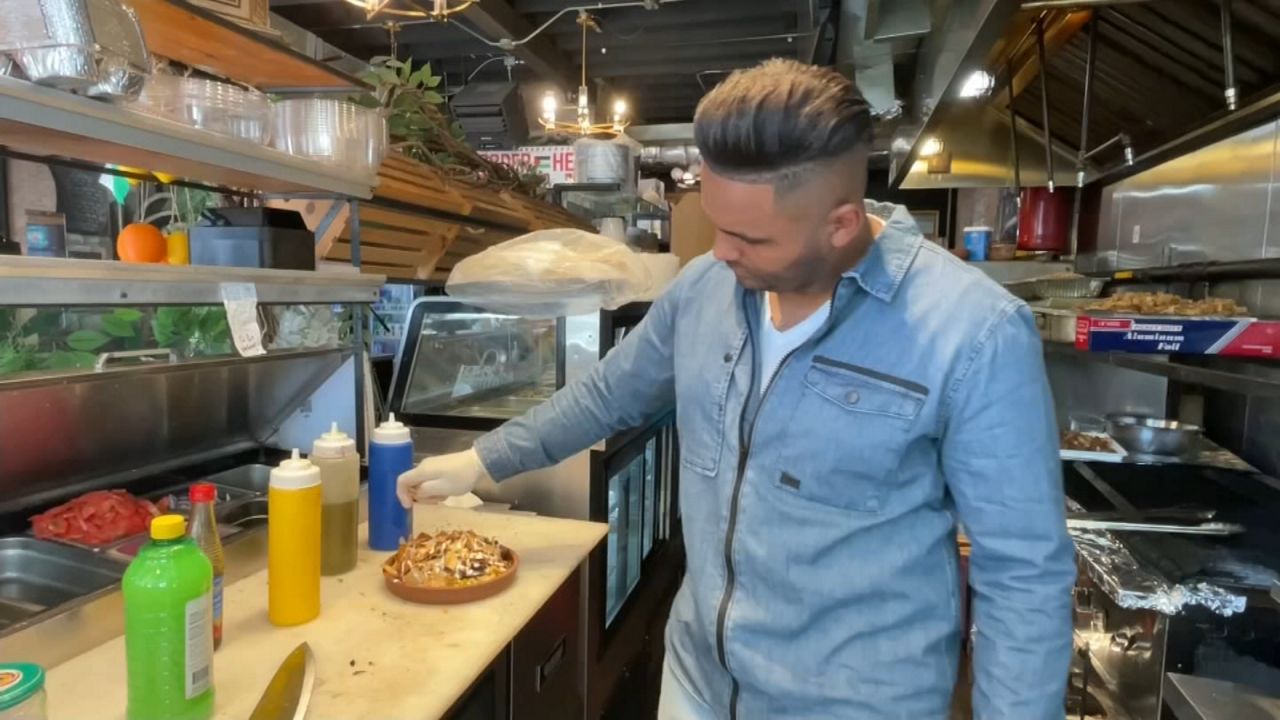 Palestinian restaurant plagued by bad reviews amid war